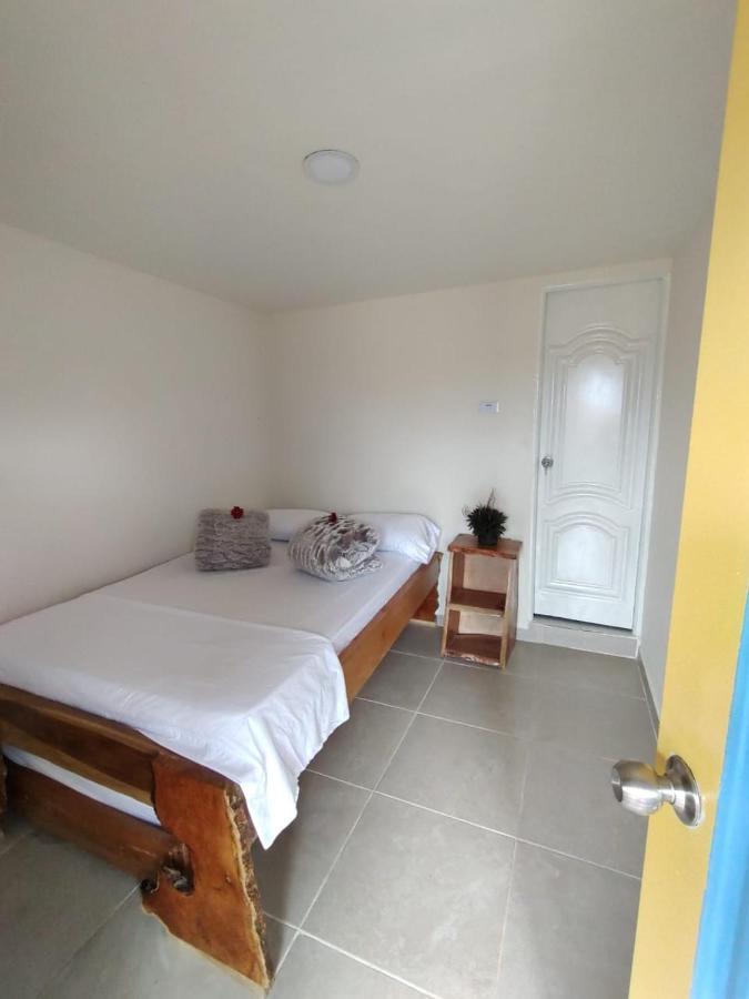 Hostal Casa Madrigal Hotel Filandia Bagian luar foto