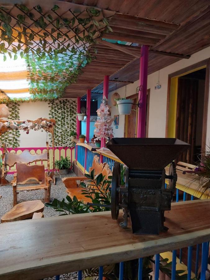 Hostal Casa Madrigal Hotel Filandia Bagian luar foto